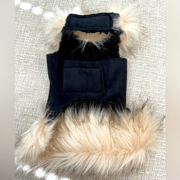 Susan Lanci Faux Fur Lining with Red Nouveau Bow (S) - Picture 4 of 6